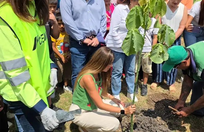 Ruth González sugirió que Valles debe vestirse de verde, en evento de reforestación