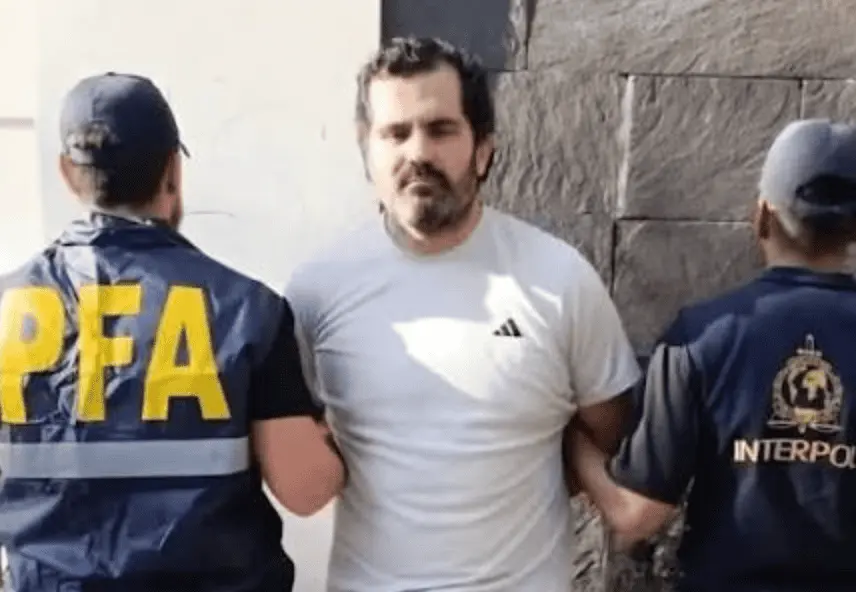 Trasladan desde Argentina a excontralmirante acusado de "huachicol fiscal"