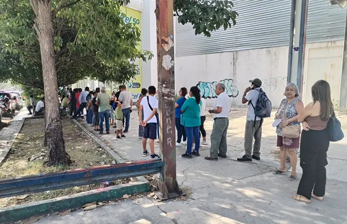 Usuarios buscan recupera su línea telefónica