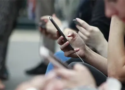 Ya suspenden líneas celulares por falta de registro con CURP Ya suspenden líneas celulares por falta de registro con CURP