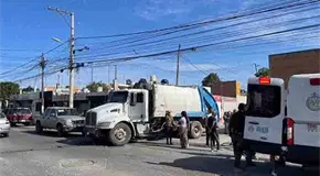 Arrolla camión de la basura a un indigente