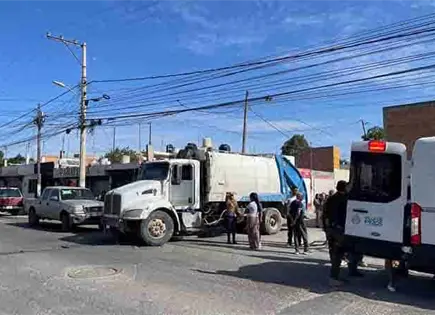 Arrolla camión de la basura a un indigente Arrolla camión de la basura a un indigente