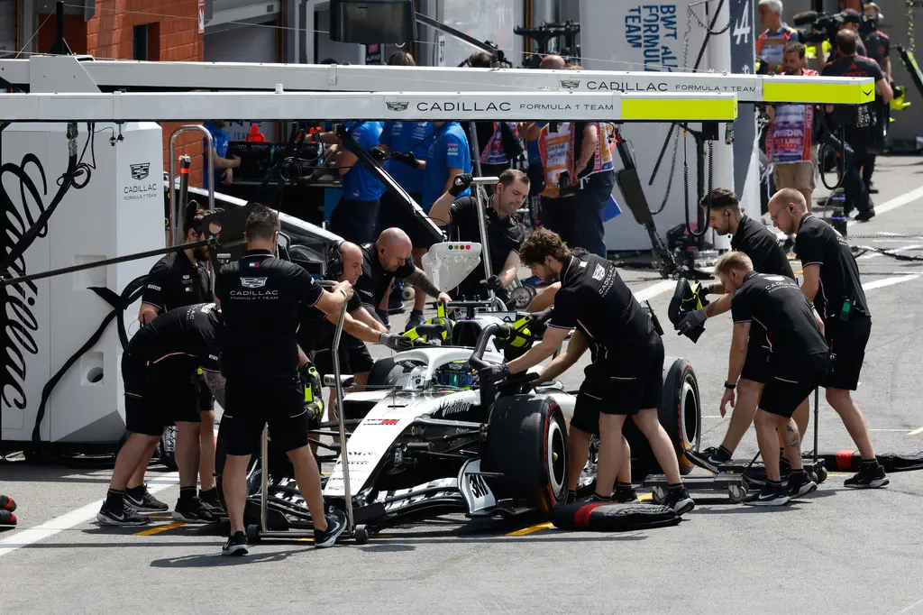 Checo Pérez saldrá último en GP de Países Bajos