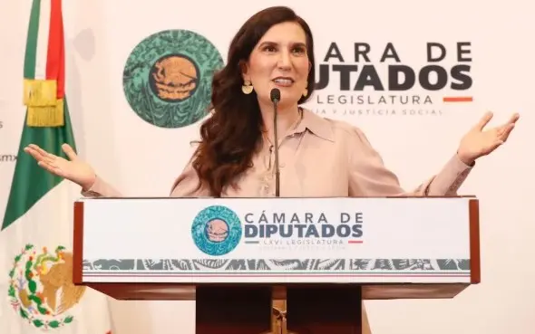 Kenia López llama a desaparición de poderes en Sinaloa