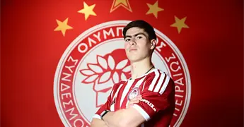 Armando Gonz&aacute;lez marca primer gol en Europa con Olympiacos