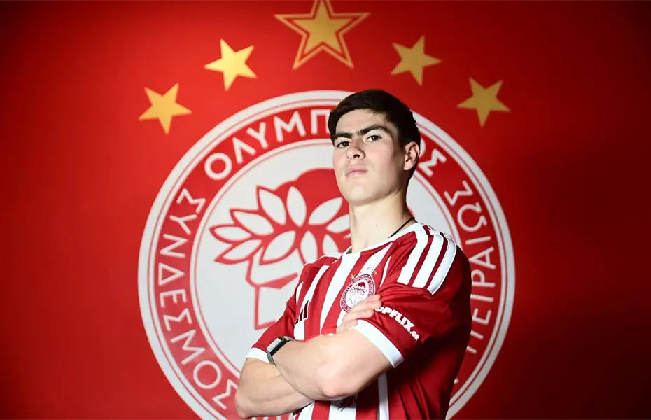 Armando Hormiga González juega primeros minutos con Olympiacos