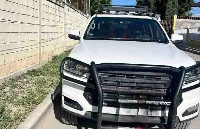 Policías recuperan camioneta, tenía reporte de robo