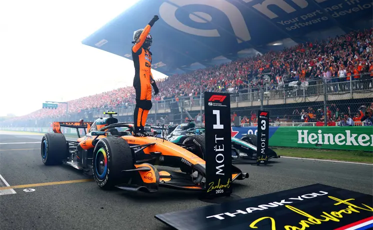 Checo queda 15; Norris conquista un caótico GP de Países Bajos Checo queda 15; Norris conquista un caótico GP de Países Bajos