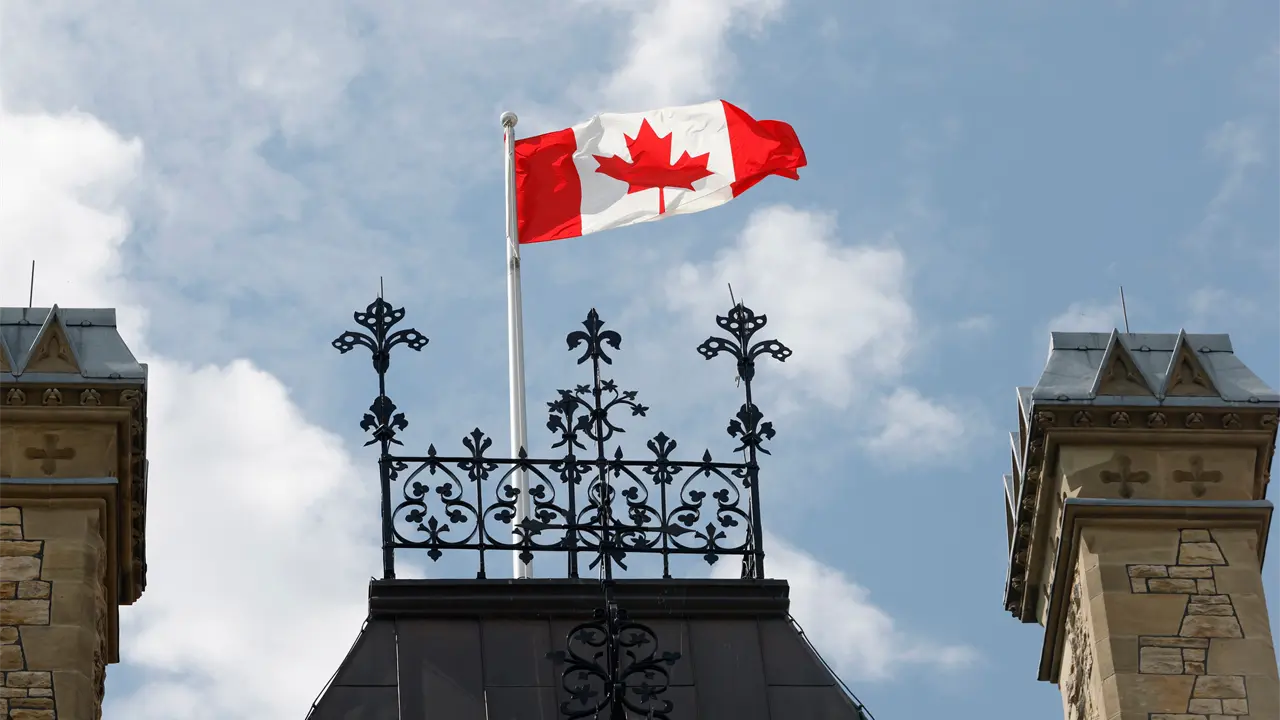 Estados Unidos aplica aranceles del 50% a importaciones canadienses