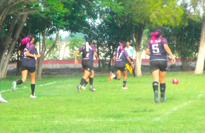 Invitan a torneo de futbol femenil