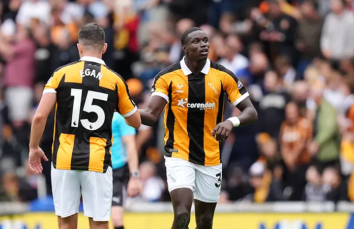 Manchester United tropieza en Hull