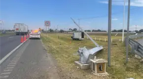 Mujer muere tras caer de camión en la carretera 57 Mujer muere tras caer de camión en la carretera 57