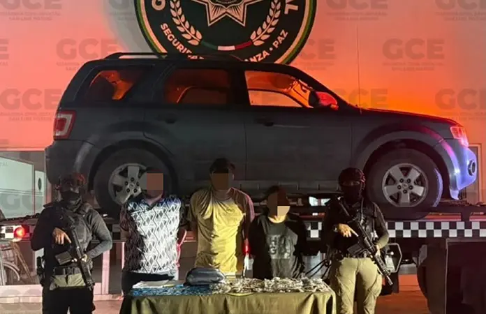 Sorprenden a jovencita robando en un Aurrerá