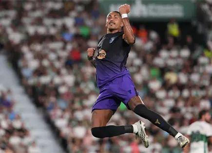 Barcelona inicia La Liga con goleada 5-0 sobre Elche en Alicante Barcelona inicia La Liga con goleada 5-0 sobre Elche en Alicante