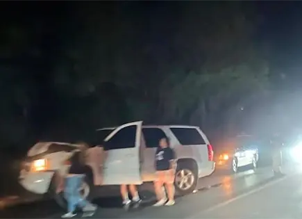 Camioneta corta la luz en La Virgen
