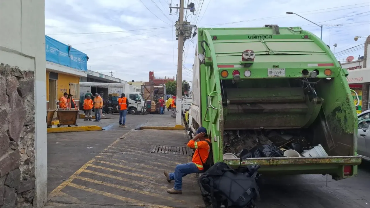De mercados, hasta 30 toneladas de basura diarias