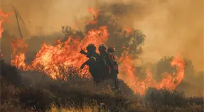 Grecia arde bajo calor de hasta 48 grados de sensación térmica Grecia arde bajo calor de hasta 48 grados de sensación térmica