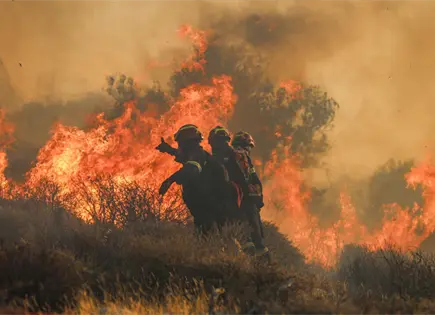 Grecia arde bajo calor de hasta 48 grados de sensación térmica Grecia arde bajo calor de hasta 48 grados de sensación térmica