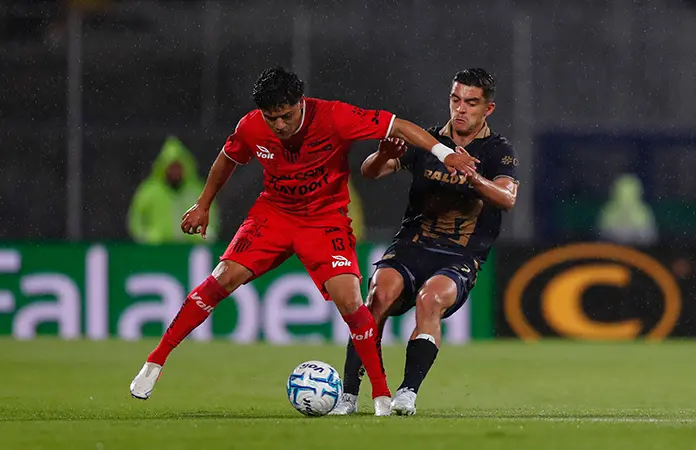 Igualada agónica de Pumas ante el Necaxa