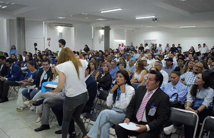 Militantes del PVEM revientan evento panista