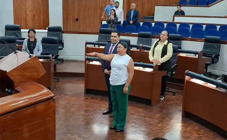 Yaniria Santiago rinde protesta como diputada suplente Yaniria Santiago rinde protesta como diputada suplente