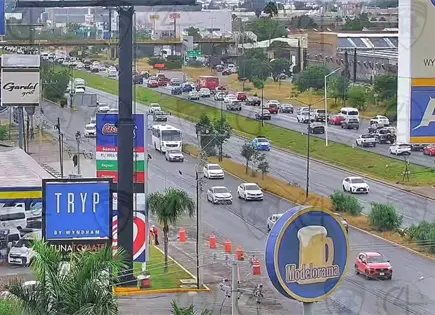 Carga vehicular aumenta rumbo a la Zona Industrial por la 57