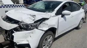 Choque y volcadura en Soledad; s&oacute;lo da&ntilde;os