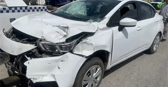 Choque y volcadura en Soledad; s&oacute;lo da&ntilde;os