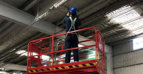 Comprar vs. rentar maquinaria de construcci&oacute;n: &iquest;c&oacute;mo hacer el c&aacute;lculo correcto en 2026?
