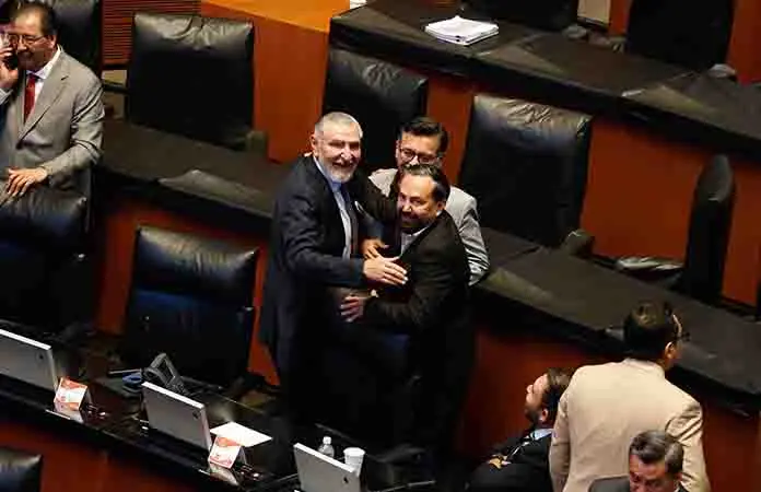 Exhortan a Inzunza a solicitar su licencia