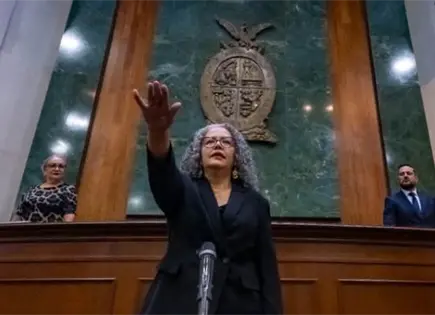 Graciela Dom&iacute;nguez, jura como gobernadora interina de Sinaloa