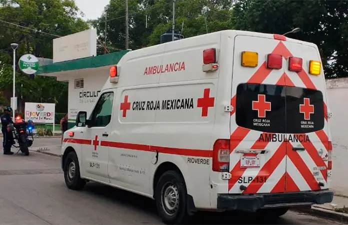 Hombre cae de su propia altura y se fractura