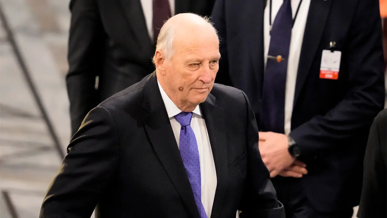 La salud del rey Harald de Noruega empeoró el fin de semana, pero ahora está estable