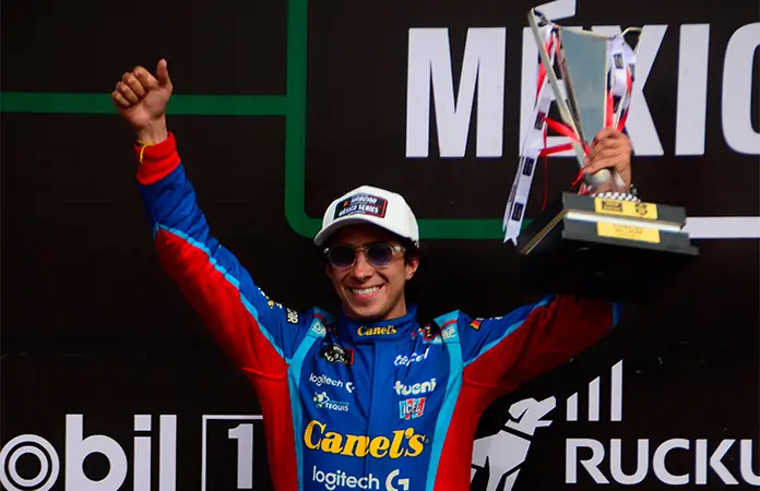 Max Gutiérrez sube al podio