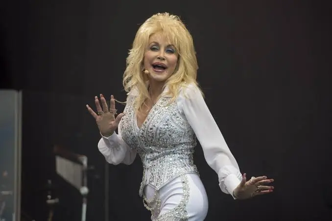 Muere Dolly Parton, leyenda mundial de la música country
