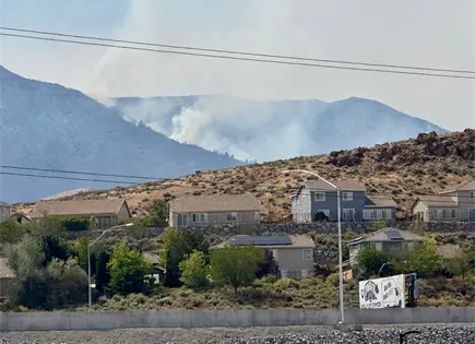 Nevada ordena evacuar a 90 mil personas mientras crece incendio forestal