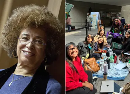 Fila desde temprano para charla de Angela Davis en UNAM Fila desde temprano para charla de Angela Davis en UNAM