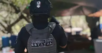Hallan tres narcolaboratorios y detienen a 11 en l&iacute;mites con Gto.