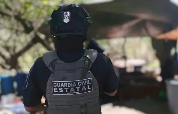 Hallan tres narcolaboratorios y detienen a 11 en l&iacute;mites con Gto.