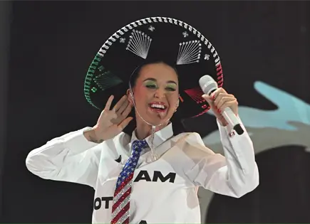 Katy Perry reúne a miles de fans en show en la Fenapo Katy Perry reúne a miles de fans en show en la Fenapo