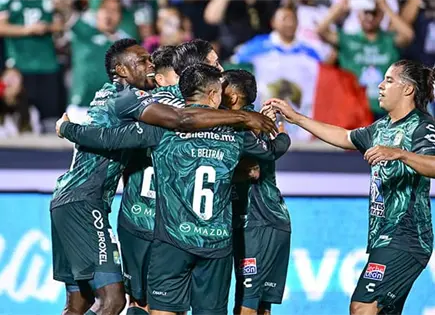 Le&oacute;n ruge y tritura al Real Salt Lake