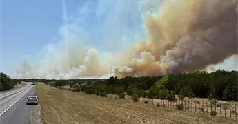 Se expande incendio forestal en Texas