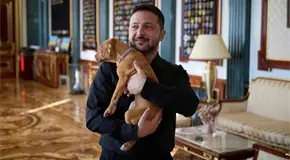 Zelenskyy recibe cachorro Freya, s&iacute;mbolo de resiliencia ucraniana