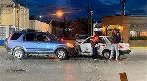 Choque en la Himno Nacional deja s&oacute;lo da&ntilde;os