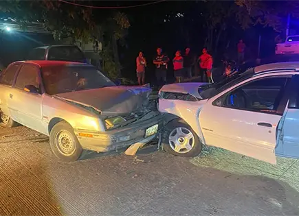 Ebrio conductor acaba en hospital, tras chocar 2 veces