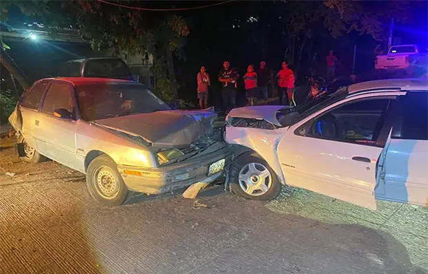 Ebrio conductor acaba en hospital, tras chocar 2 veces