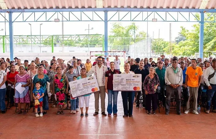 Entrega Bienestar tarjetas para cobro