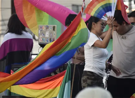 Incumplen con costo de trámite de identidad de género: colectiva Incumplen con costo de trámite de identidad de género: colectiva