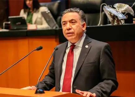 Enrique Inzunza deja bancada Morena en el Senado