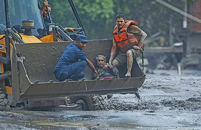 Lluvias dificultan rastreo en China